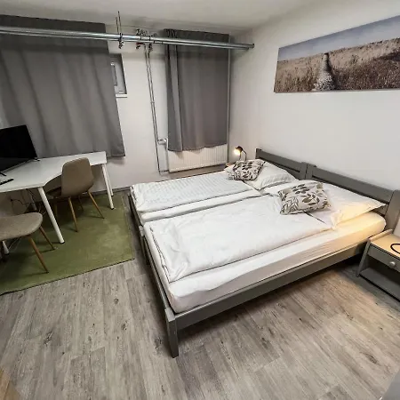 Hostel H18 *