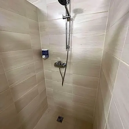 Hostel H18